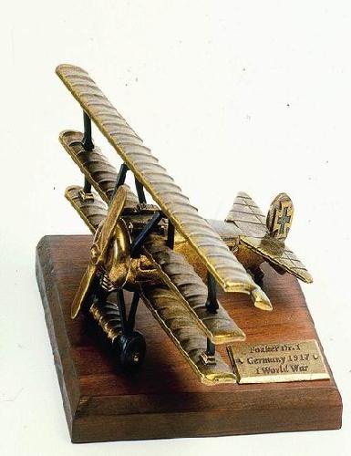 Nemecky-letoun-Fokker-Dr-I-na-podlozce